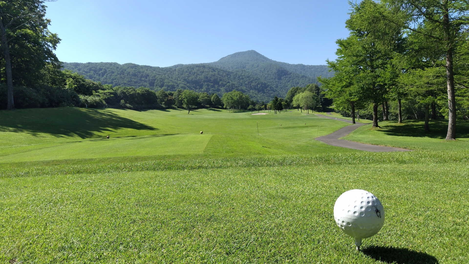 夏のゴルフで熱中症対策!快適な服装とグッズを紹介